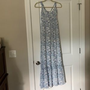 Luau’s medium My Love Story White Floral Print Tie-Back Maxi Dress